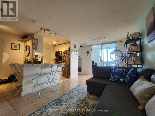 Photo du bâtiment - 330-330 McCowan Rd