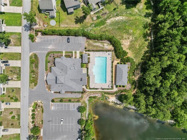 Foto del edificio - 183 Falls Creek Dr