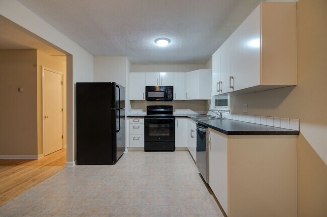 Foto del edificio - COMING SOON! Charming 3 Beds and 1 Bath Ra...