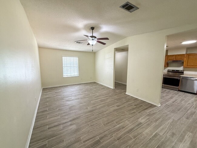Building Photo - 1035 Peakview Dr