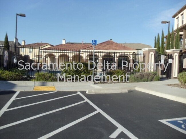 Foto del edificio - Adorable 3 bedroom 2.5 bath Home
