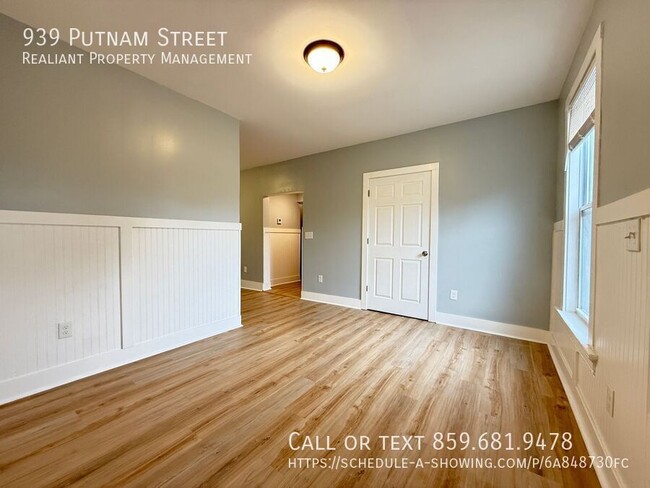 Building Photo - 939 Putnam St
