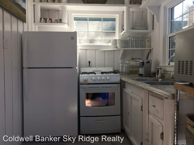 Building Photo - Studio, 1 bath Apartment - 528 Cottage Ln
