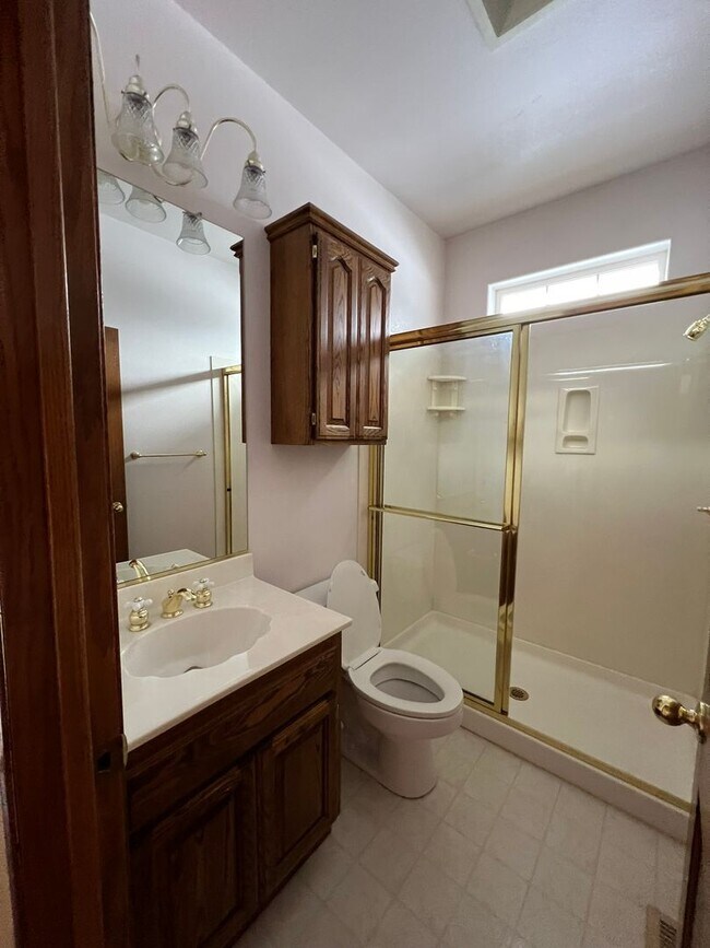 Building Photo - 3 Bedroom, 2 Bathroom Home