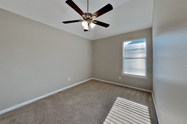 Foto del edificio - 21549 Duke Alexander Dr