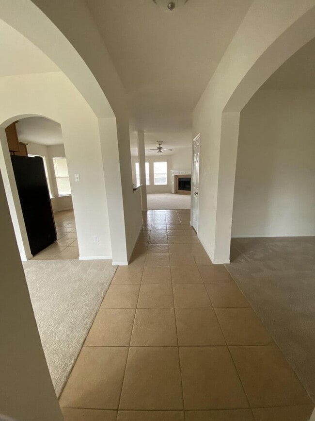 Building Photo - 2604 Laguna Dr