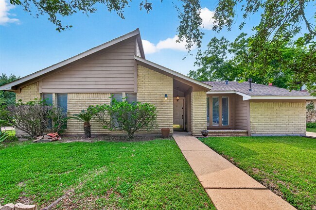 Foto del edificio - 7403 Shady Vale Ln