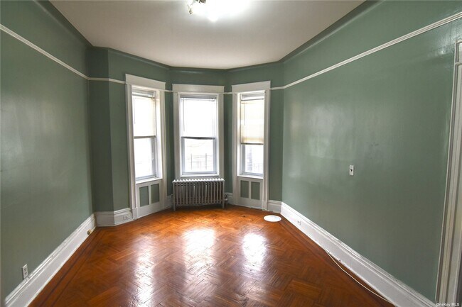 Building Photo - 76-31 85th Dr