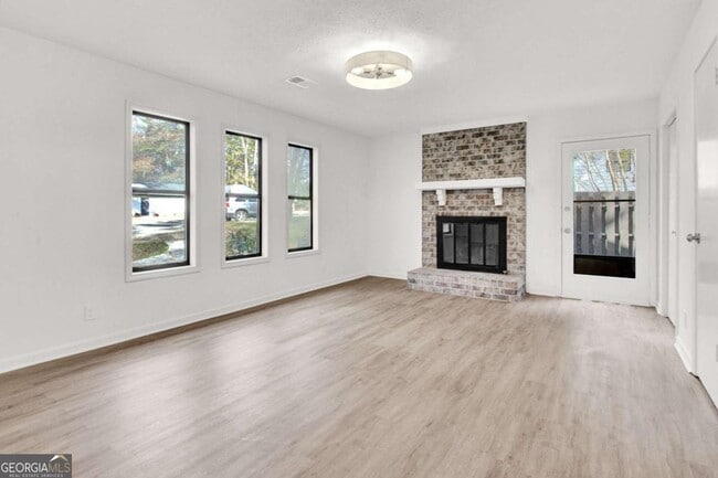Building Photo - 1010 Mathews Ct