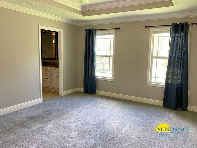 Building Photo - Beautiful 3 bedroom home in Navarre on lar...