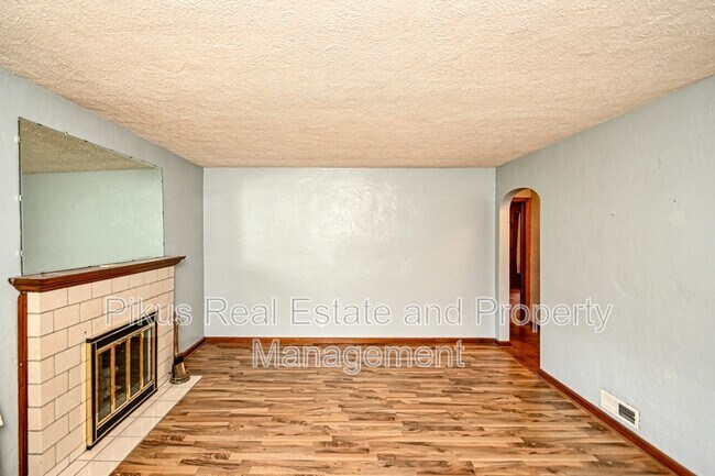 Building Photo - 919 Clarendon Ave NW