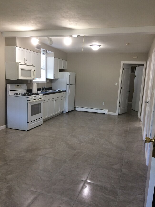 212 Lindell Dr Unit C, Normal, IL 61761 Apartments in Normal, IL