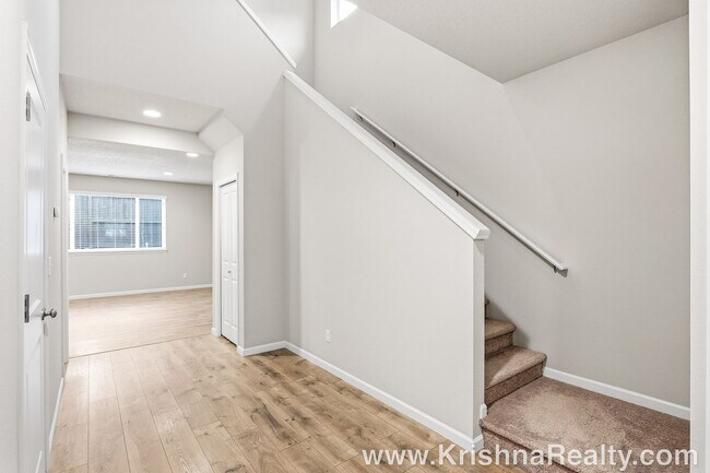 Building Photo - Lovely 4 BD | 2.5 BA | Single-Family Home in The Commons at Abbey Creek | Highly Desirable North ...