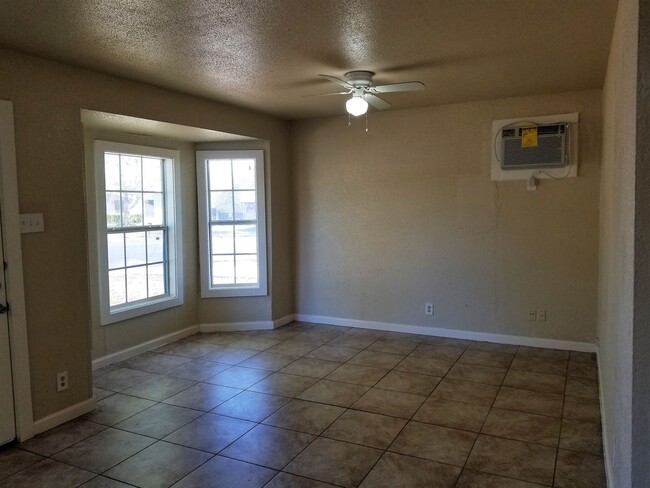 Foto del edificio - Move-In ready **LACKLAND AFB**