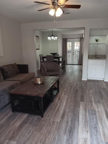 Foto del edificio - 8402-8404 Fathom Cir