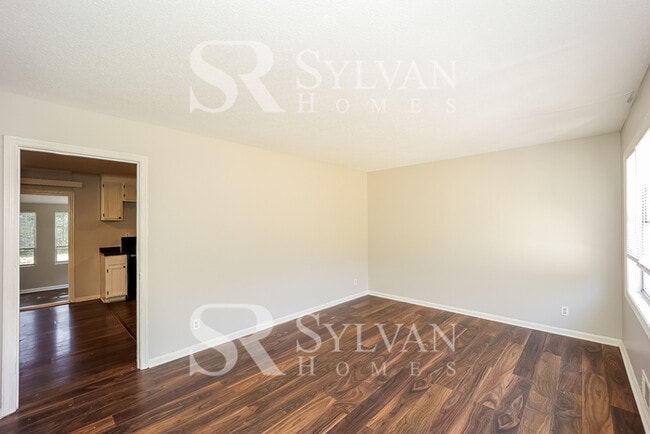 Building Photo - Your dream home awaits