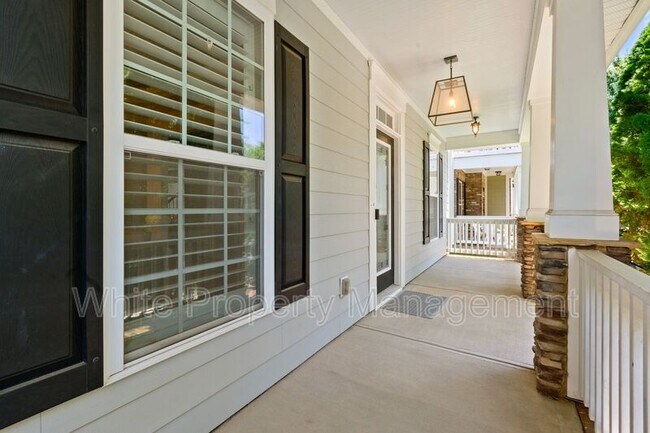 Building Photo - 10421 Royal Winchester Dr