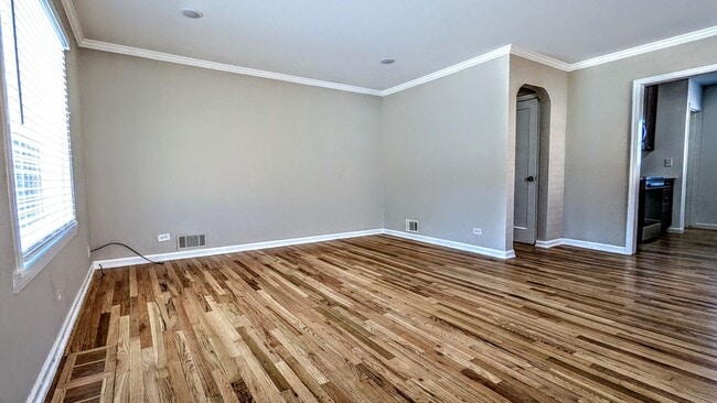 Building Photo - Beautifully Restored 4 Bed 2 Bath Home in ...