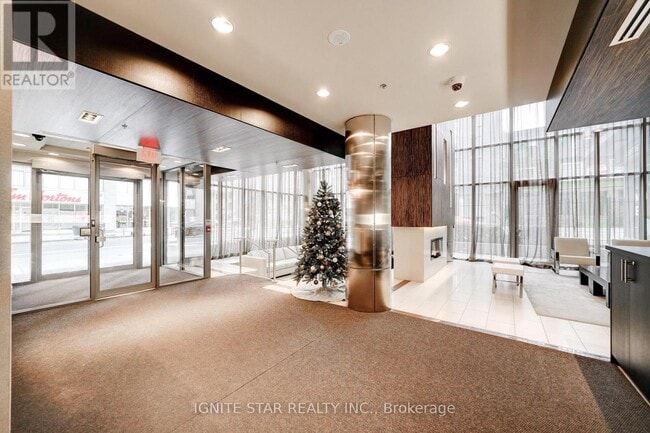 Building Photo - 320 Richmond St E