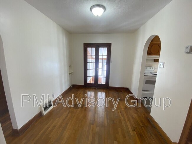 Building Photo - 2132 SW Harrison St