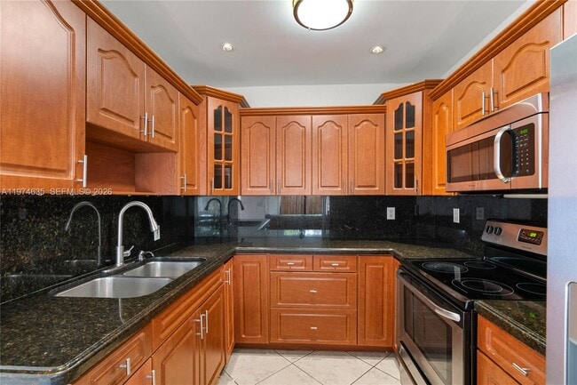 Foto del edificio - 1381 W 63rd St