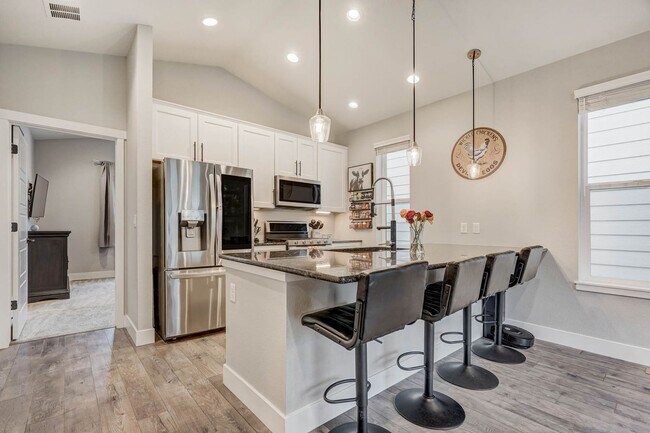 Building Photo - Modern Wolf Ranch 2 Bedroom Home