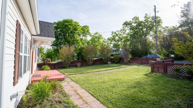 Building Photo - 203 Orlando Ave