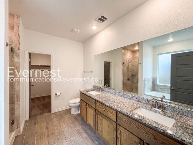 Building Photo - 853 Freedom Cir