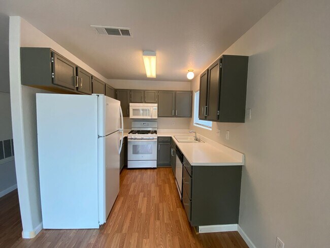 Foto del edificio - Henderson 2 edroom Condo w/ Swimming Pool.