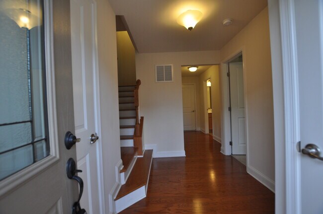 Building Photo - 2042 Old Chapman Dr