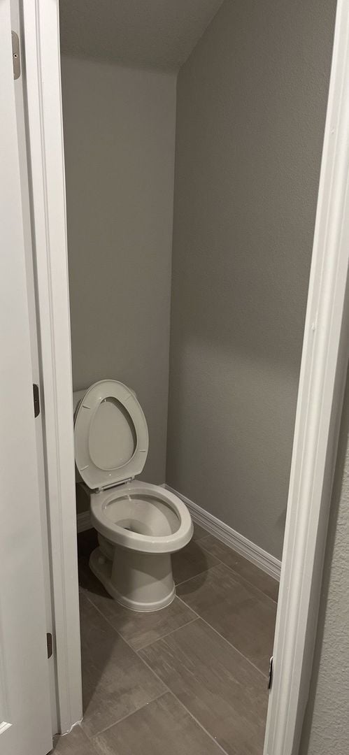 Building Photo - Like new 3 bedroom, 2.5 bathroom, 1 car ga...