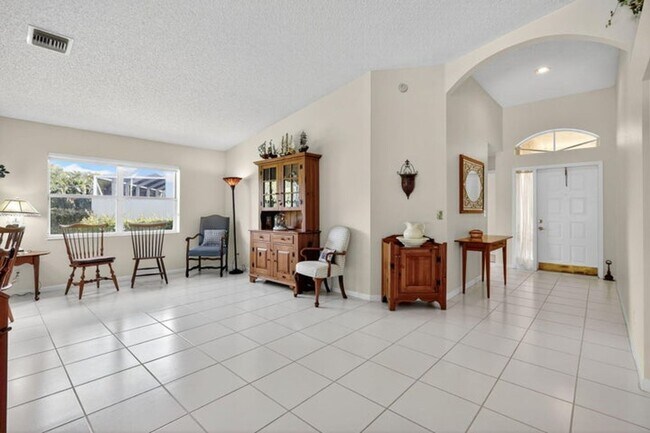 Building Photo - 1520 S Club Dr