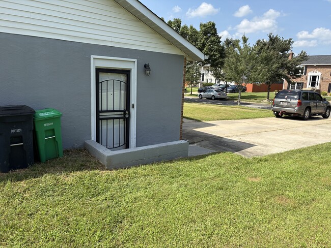 Building Photo - 5017 Rodgers Dr
