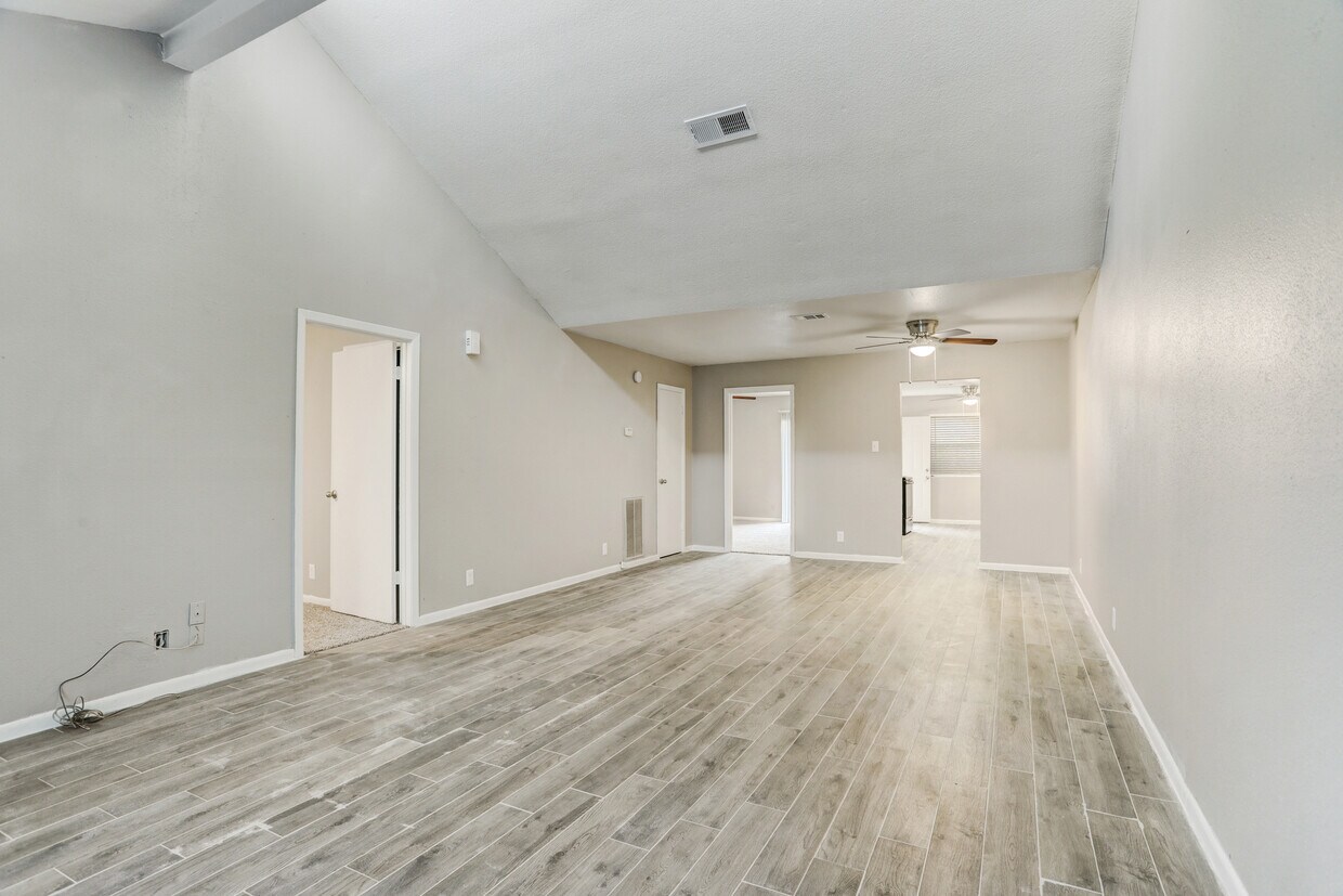 Primary Photo - 200 E Ash St