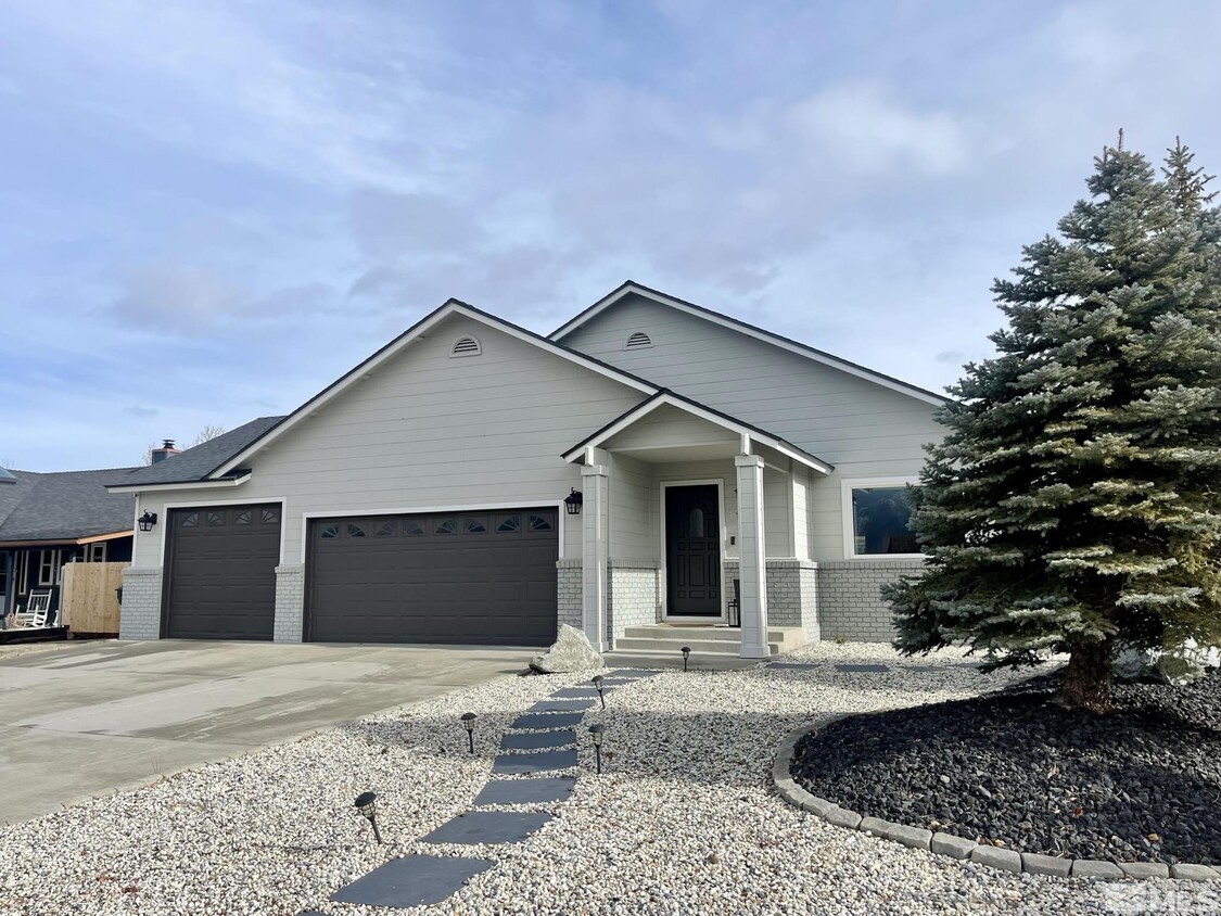 Primary Photo - 1321 Bridle Way