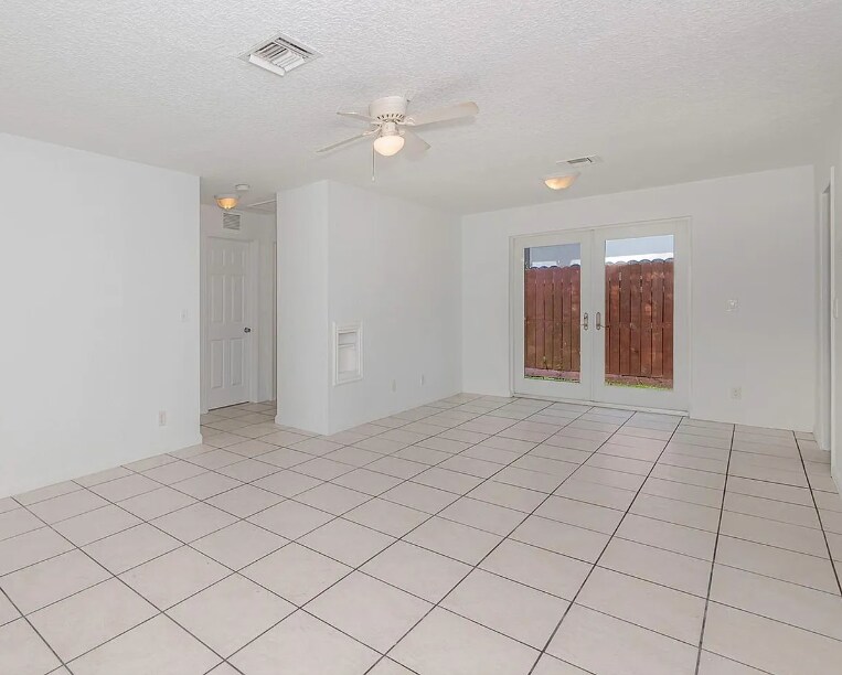 Foto del edificio - 1300 NW 7th Ave