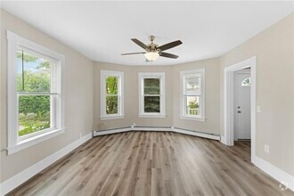 Building Photo - 420 Elm St