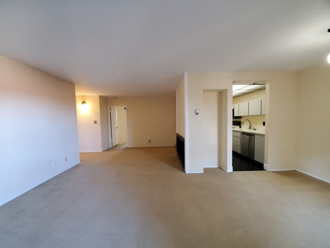 Building Photo - 66 Laurie Meadows Dr