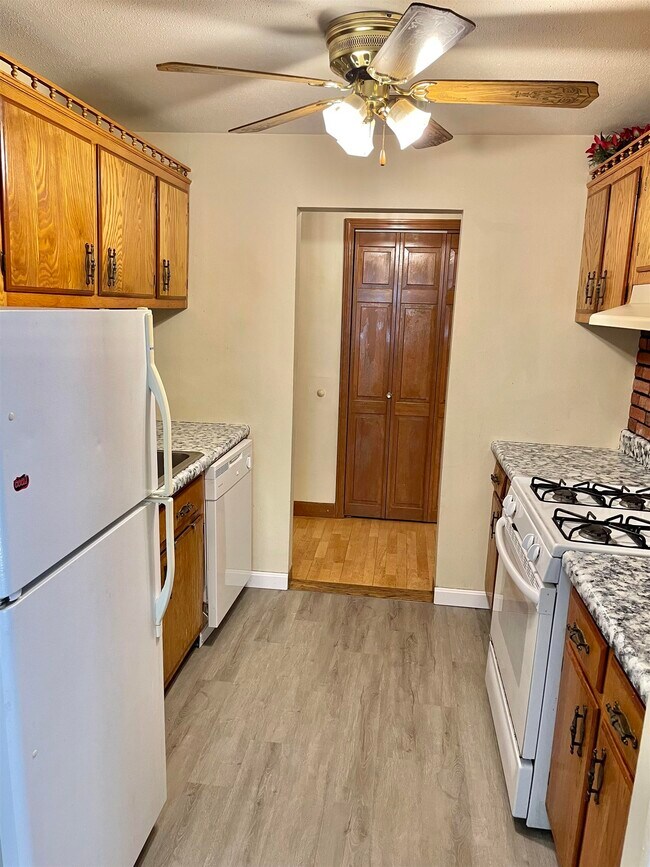 6 Louisburg Square Unit 8, Nashua, NH 03060 Condo for Rent in Nashua