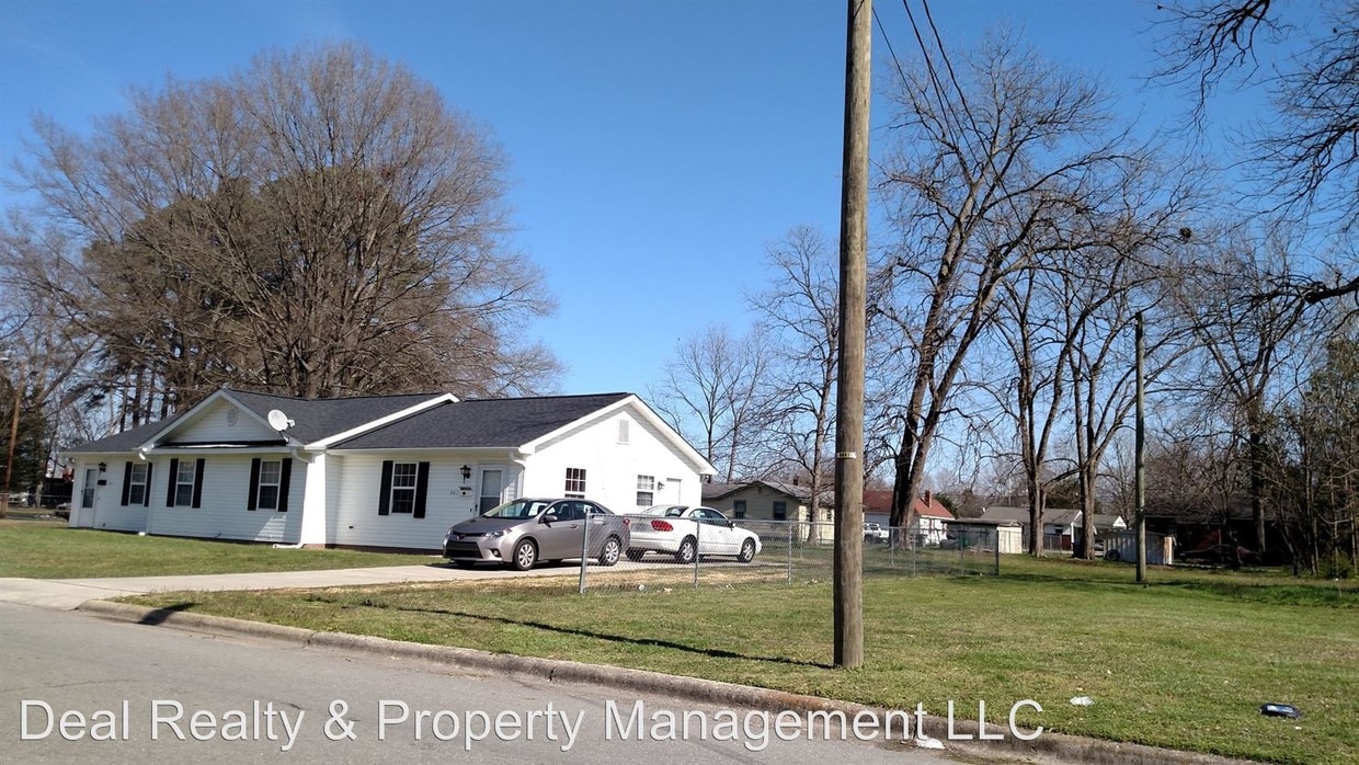 403 S Massey St, Selma, NC 27576 Condo for Rent in Selma, NC