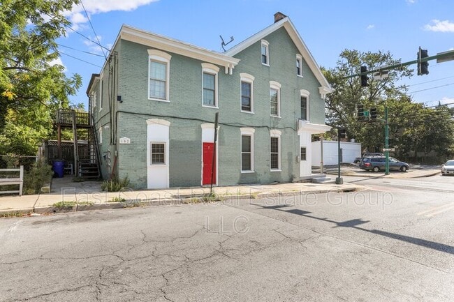 Building Photo - 102 W North Ave