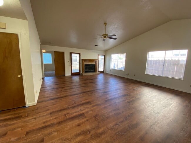Foto del edificio - REDUCED!!  3 Bedroom 2 Bath with POOL!