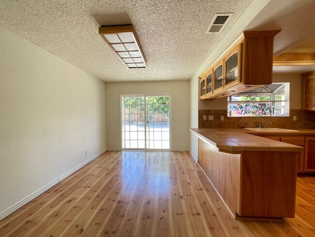 Foto del edificio - Single Story Southside Home Close to Vande...