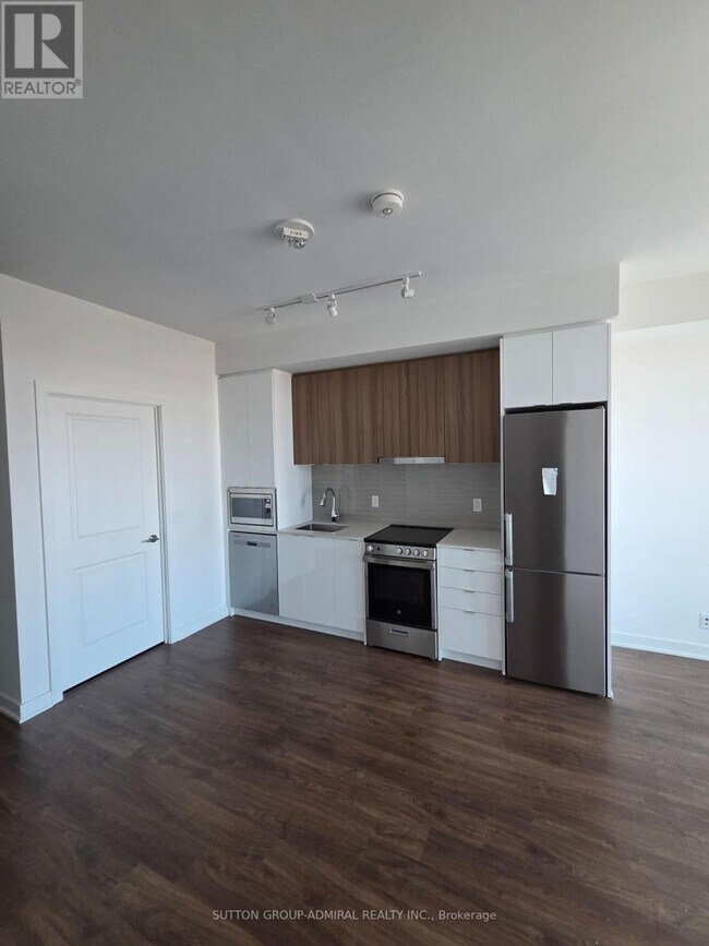 Building Photo - 50 Upper Mall Wy