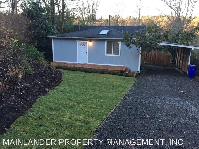 2 br, 1 bath House - 910 S MCLOUGHLIN BLVD photo'