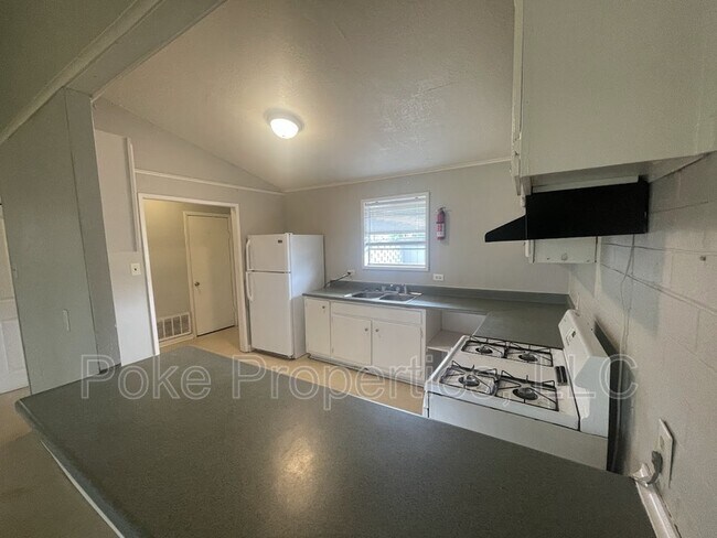 Building Photo - 871 Von Blond