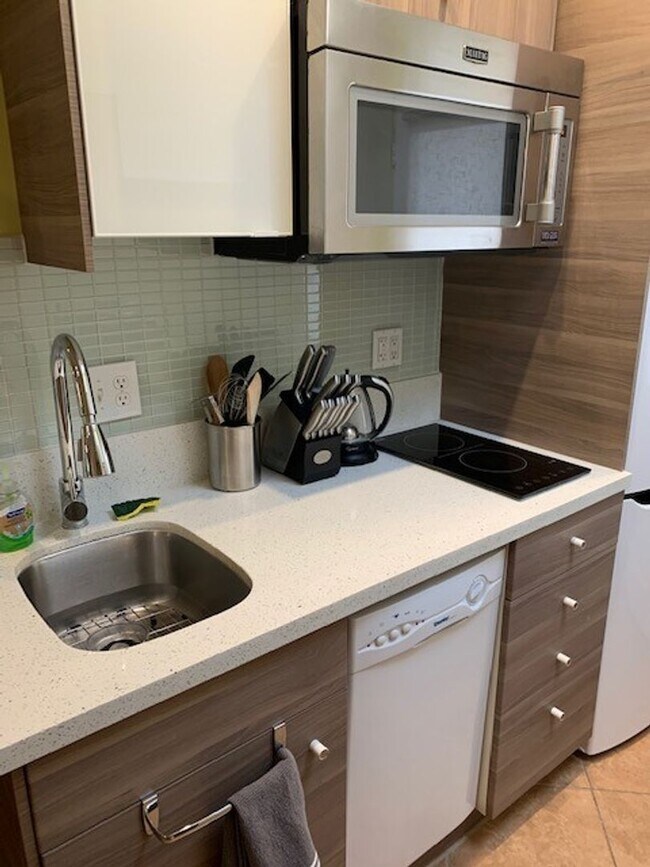 Foto del edificio - COMING SOON!!!  Studio Condo in Downtown P...