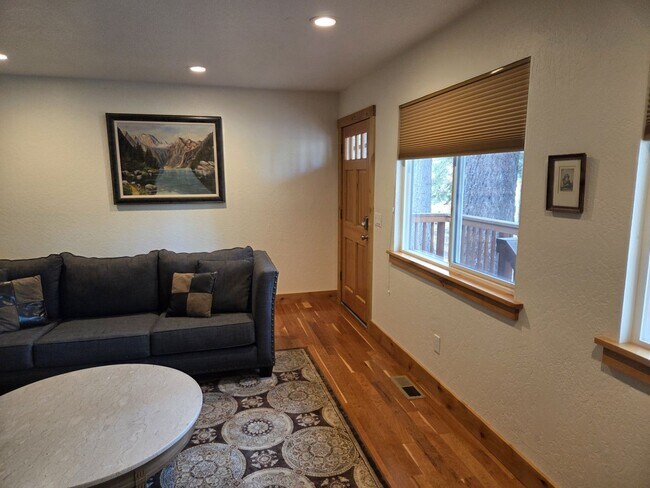 Building Photo - Two bedroom furnished home in a quiet area