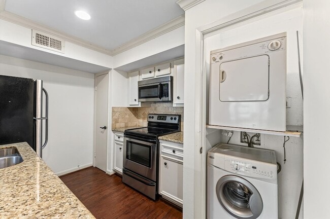 Building Photo - 2800 Jeanetta St