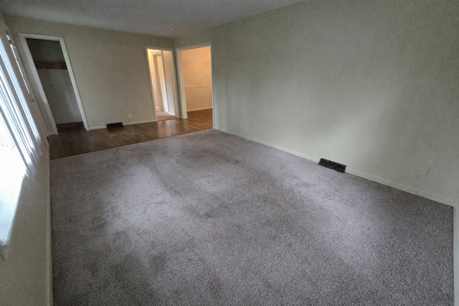 Foto del edificio - Charming Ranch Right Off W King Street!